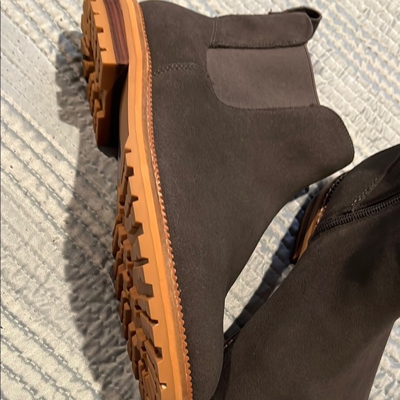 Lands' End Gray Chelsea Ankle Boots with Suede Finish - Picture 4 of 5